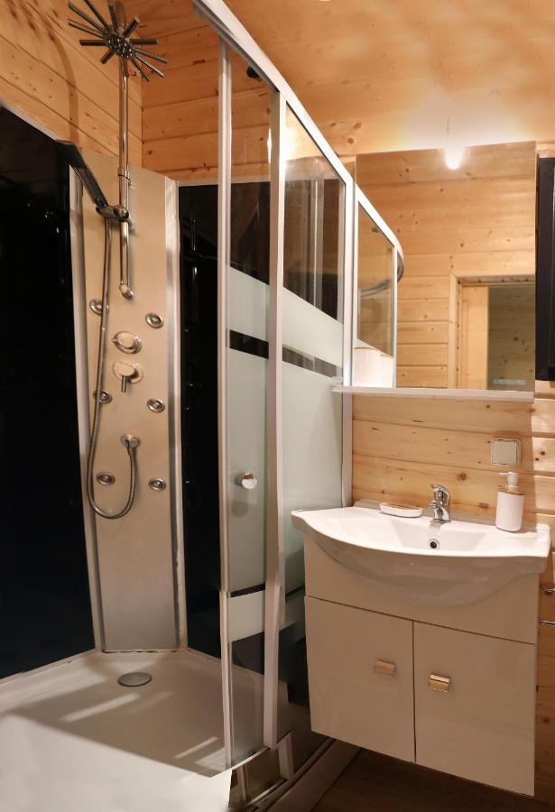 Au Coeur Du Bien-Etre, Chalet Avec Piscine Chauffee Et Couverte, Spa, Sauna, Massages 몽토우 외부 사진